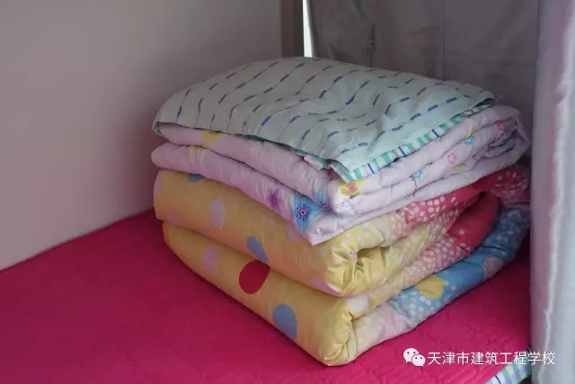 ����н������̌W(xu��)У�������I(y��)�������(d��ng)��ϵ�Ј�(b��o)��֮��