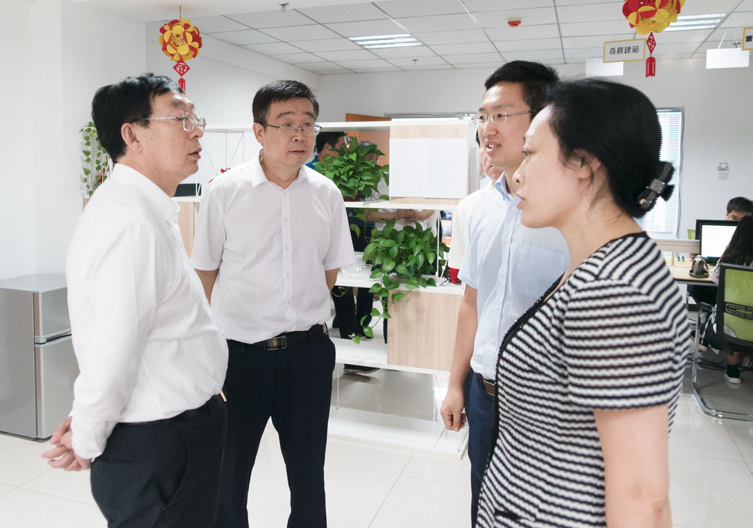 唐山市常務(wù)副市長(zhǎng)胡國(guó)輝一行蒞臨創(chuàng)元教育參觀指導(dǎo) 唐山市常務(wù)副市長(zhǎng)胡國(guó)輝一行蒞臨創(chuàng)元教育參觀指導(dǎo)