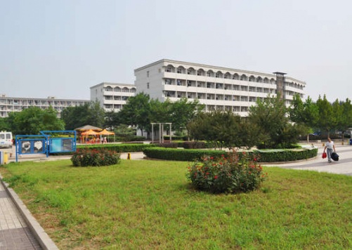 ��ɽ�к������I(y��)������Ӗ(x��n)�W(xu��)У��ô����