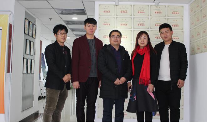 �ӱ������������̼��g�����WУ��������(chu��ng)Ԫ�����M�ИI(y��)�ս���