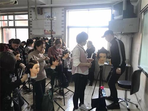 ����һ�괺ů���_�������|�������W(xu��)У����w���� 