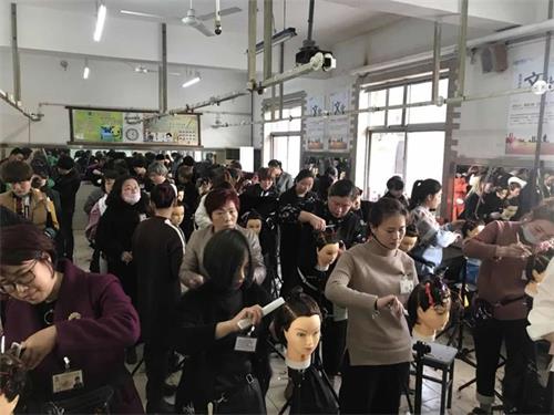 ����һ�괺ů���_�������|�������W(xu��)У����w���� 