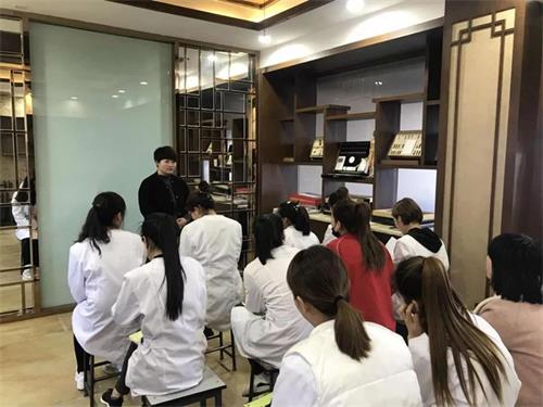 ����һ�괺ů���_�������|�������W(xu��)У����w���� 