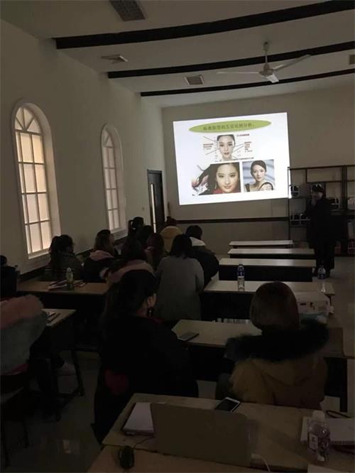 ����һ�괺ů���_�������|�������W(xu��)У����w���� ��