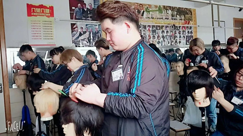 �R��Է���߸������ı����|�������W(xu��)У�W(xu��)�ӣ�