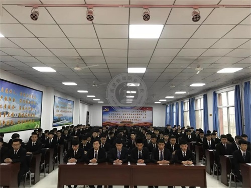 �����F���I(y��)�W(xu��)У����������(ch��ng)��Ƹ��(hu��)�A�M�e�k��