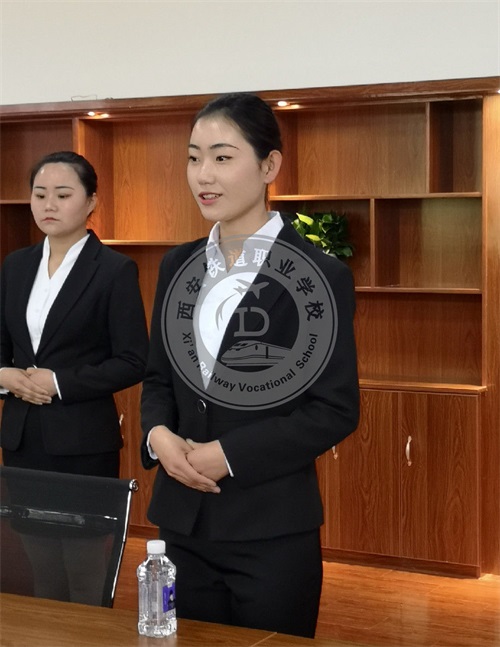 �����F���I(y��)�W(xu��)У����������(ch��ng)��Ƹ��(hu��)�A�M�e�k��