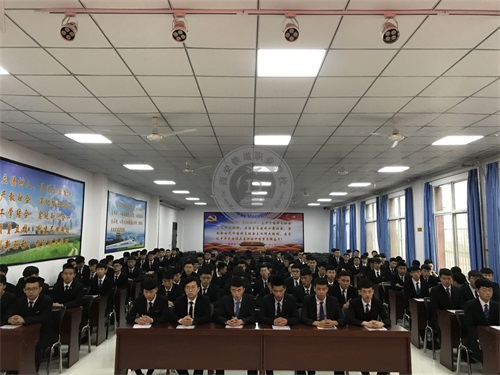 �����F���I(y��)�W(xu��)У����������(ch��ng)��Ƹ��(hu��)�A�M�e�k��