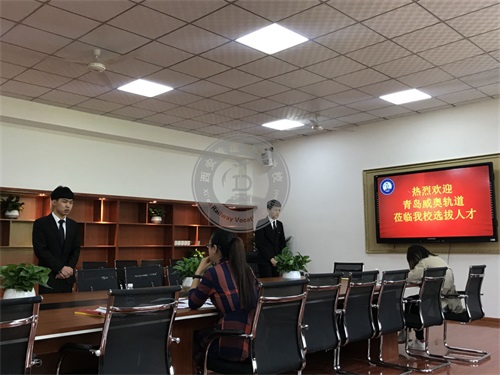 �����F���I(y��)�W(xu��)У����������(ch��ng)��Ƹ��(hu��)�A�M�e�k��