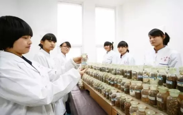 陜西哪所學(xué)校有藥劑專業(yè)? 陜西哪所學(xué)校有藥劑專業(yè)?