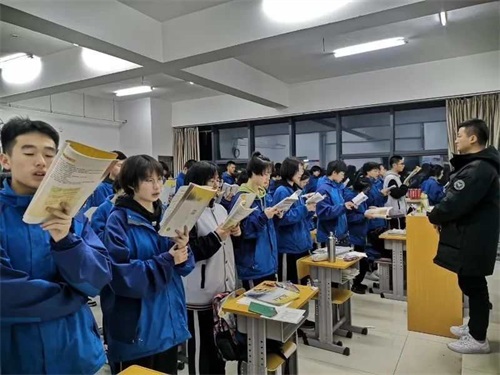 ��ɽ�в������к�߼�(j��)�ЌW(xu��)�W(xu��)У�Ǹ��І���