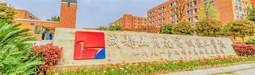 �ɶ����»��߼������W(xu��)У�k�W(xu��)��ɫ����Щ��