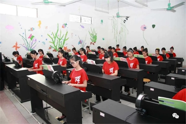 河南對(duì)外經(jīng)濟(jì)貿(mào)易職業(yè)學(xué)院招生簡章 河南對(duì)外經(jīng)濟(jì)貿(mào)易職業(yè)學(xué)院招生簡章