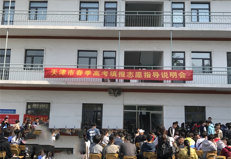 ����u�A���I(y��)���g(sh��)�WУ����Щ�k�W��(y��u)�ݣ�