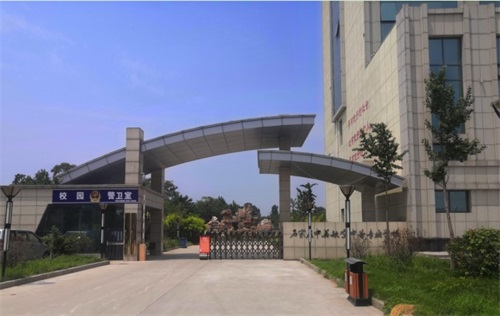 ʯ���f��Ӣ�����еȌ��I(y��)�W(xu��)У�����ӵ����B(y��ng)Ŀ��(bi��o)��